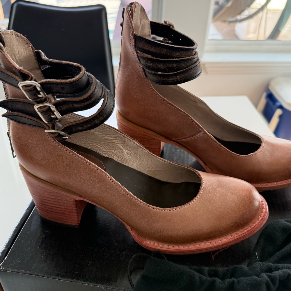 Freebird Brown and Black Chunky Heel Pumps - Picture 4 of 5